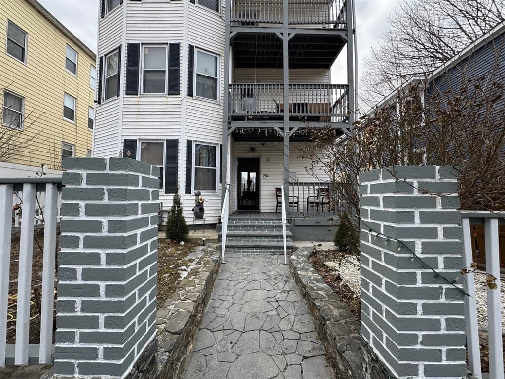 27 Harlow St, Worcester MA 01605