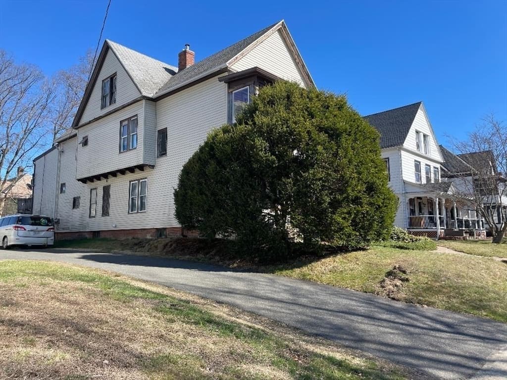 76 Nonotuck Street, Holyoke MA 01040 photo 2
