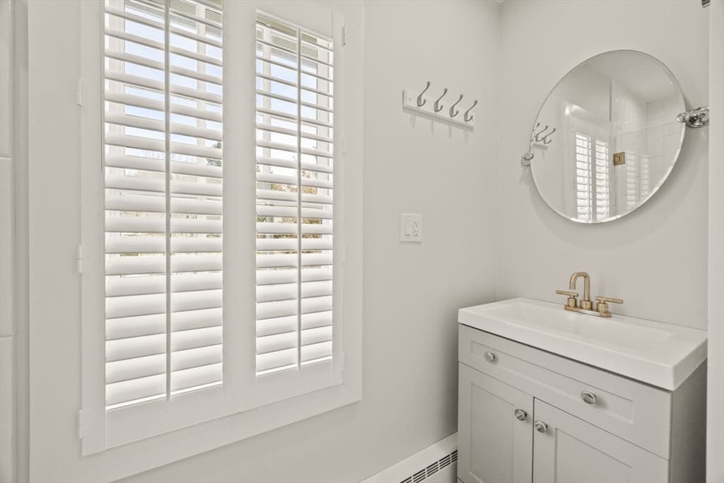 Single Family Residence at 33 Oyster Place Road, Barnstable MA 02635, Barnstable, photo 20 of 30