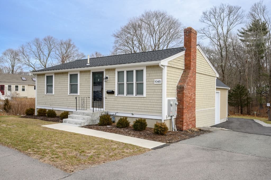 1065 Bedford St, Abington MA 02351