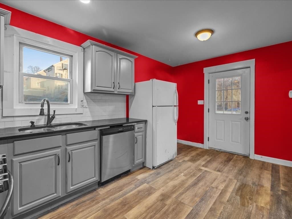 334 Fountain St, Fall River MA 02721 photo 4