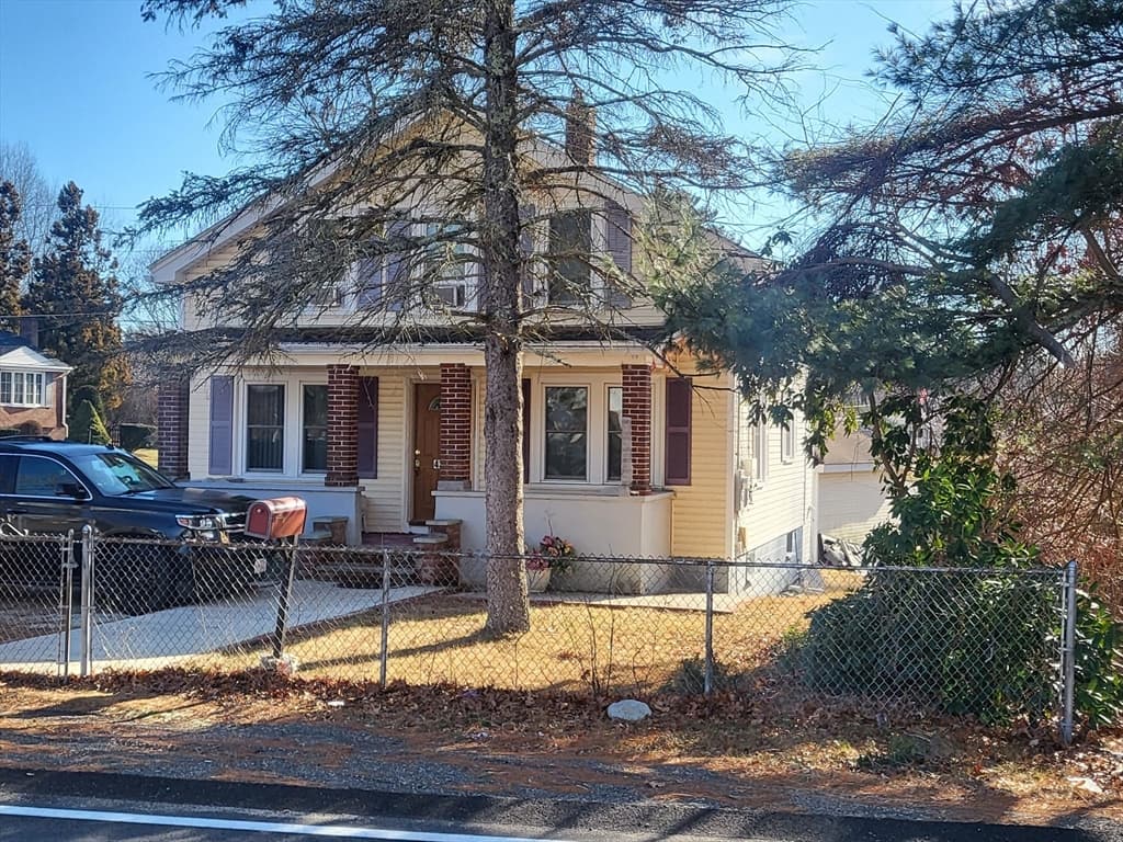 Single Family Residence at 438 School St, Stoughton MA 02072, photo 2 of 29