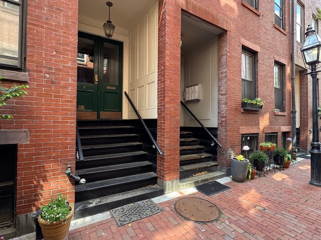 Condominium at 6 Goodwin Place # B, Boston MA 02114, photo 3 of 18