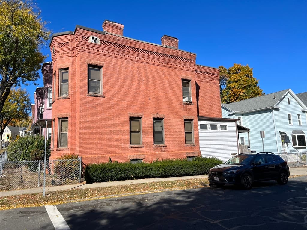 219 Suffolk Street, Holyoke MA 01040 photo 4