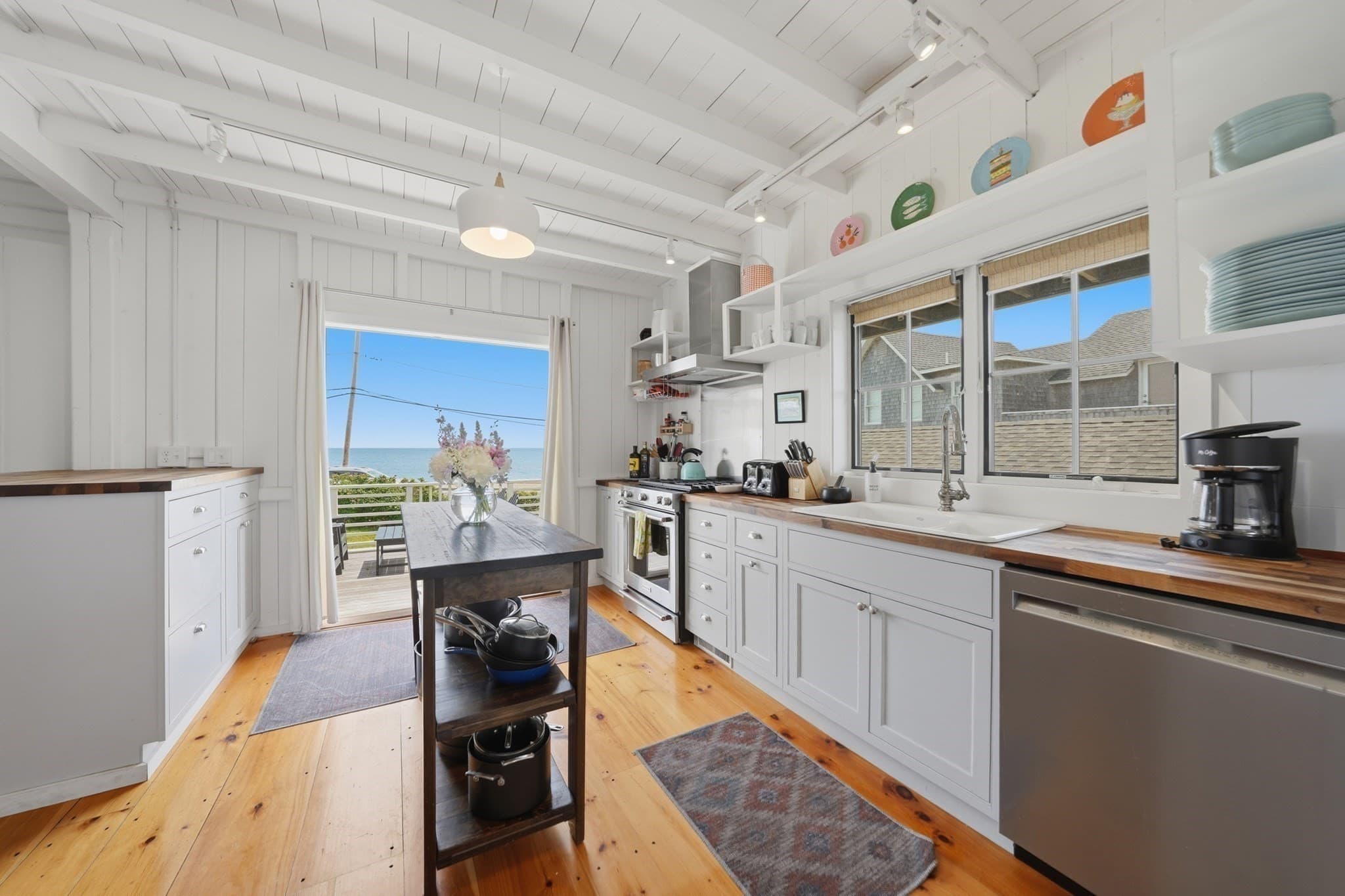 Single Family Residence at 4 Canonicus Ave, Oak Bluffs MA 02557, photo 10 of 42