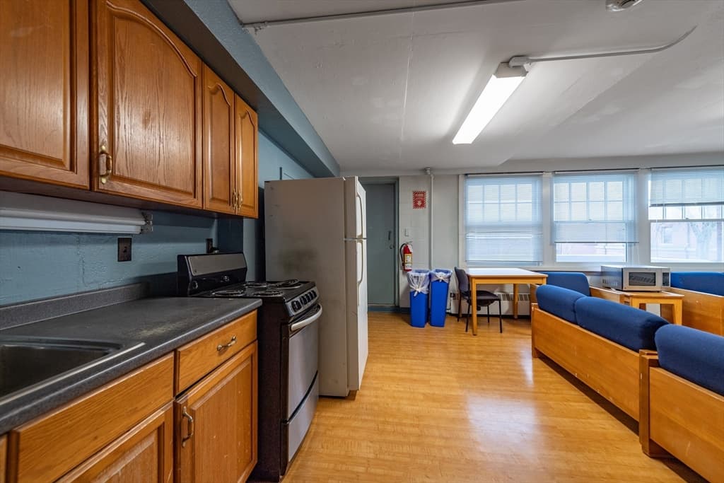 5+ Family - 5+ Units Up/Down at 33 Everett Street, Cambridge MA 02138, Cambridge, photo 9 of 11