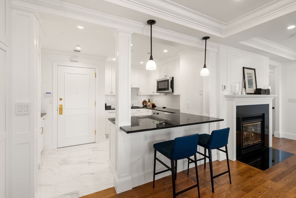 Condominium at 20 Rowes Wharf # 701, Boston MA 02110, photo 10 of 42
