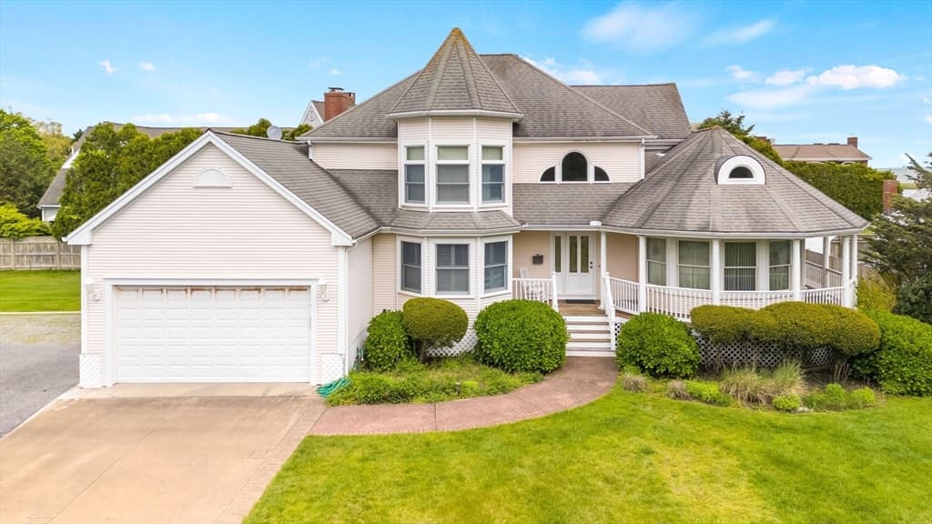 276 Shore St, Falmouth MA 02540