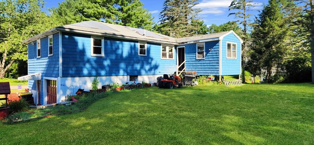 Single Family Residence at 60 Wethersfield Rd, Bellingham MA 02019, photo 2 of 7