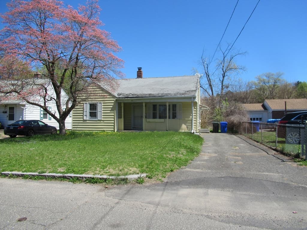 33 Connolly St, Springfield MA 01151