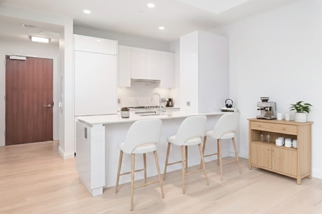 Condominium at 133 Seaport Blvd # 1519, Boston MA 02210, photo 2 of 38