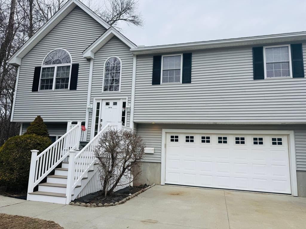 Single Family Residence at 1015 Forbes St, New Bedford MA 02745, photo 3 of 17