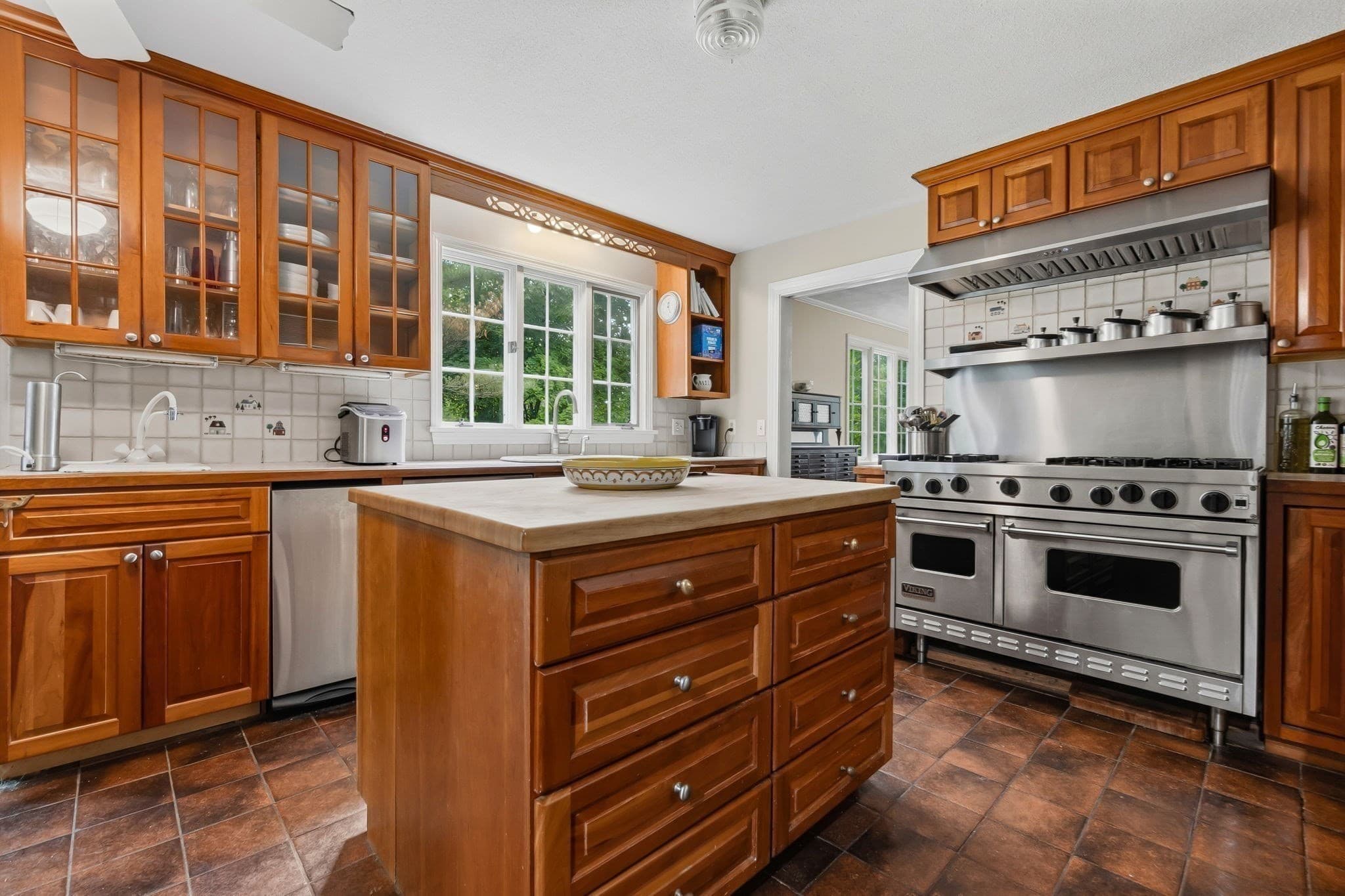 Single Family Residence at 11 Pickman Rd, Beverly MA 01915, Beverly, photo 11 of 40