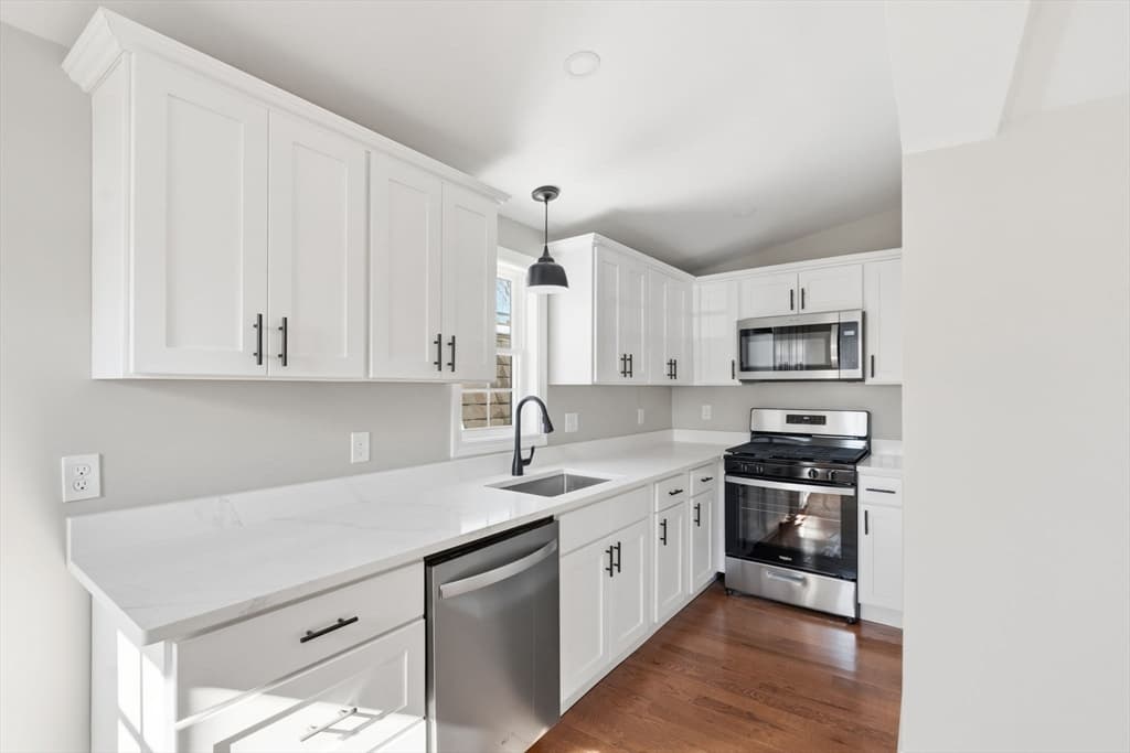11 Boylston St, Acushnet MA 02743 photo 7