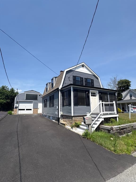 11 Boylston St, Acushnet MA 02743