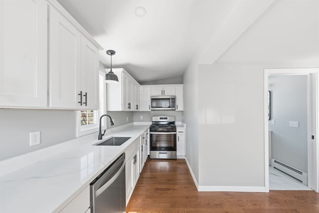 11 Boylston St, Acushnet MA 02743 photo 8