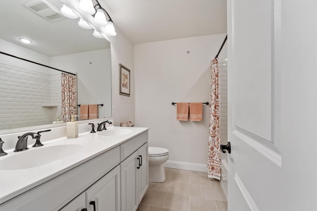 Condominium at 40 Phoebe St # 101, Methuen MA 01844, Methuen, photo 18 of 32