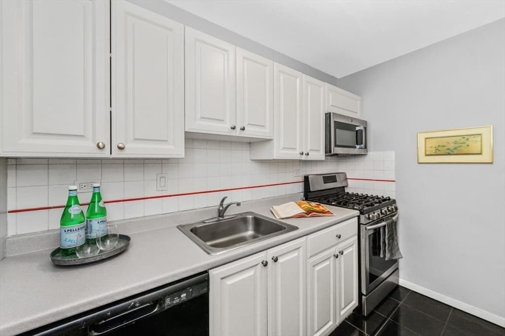 Condominium at 6 Whittier Place # 6H, Boston MA 02114, photo 6 of 14