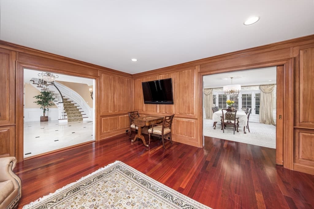 568 Wellesley St, Weston MA 02493 photo 9