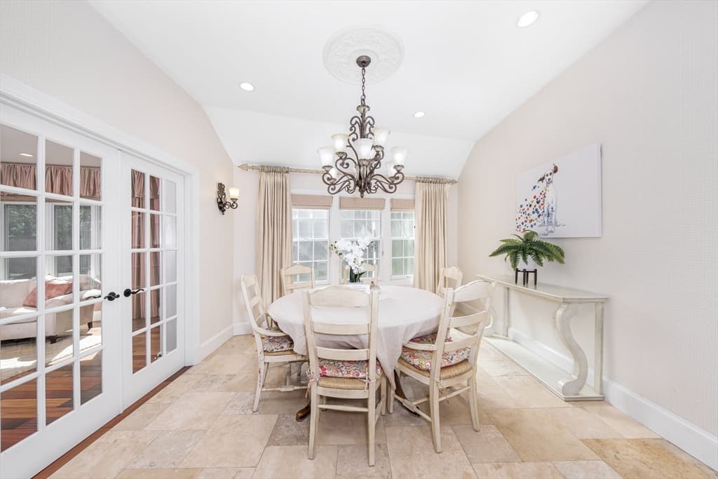 568 Wellesley St, Weston MA 02493 photo 15