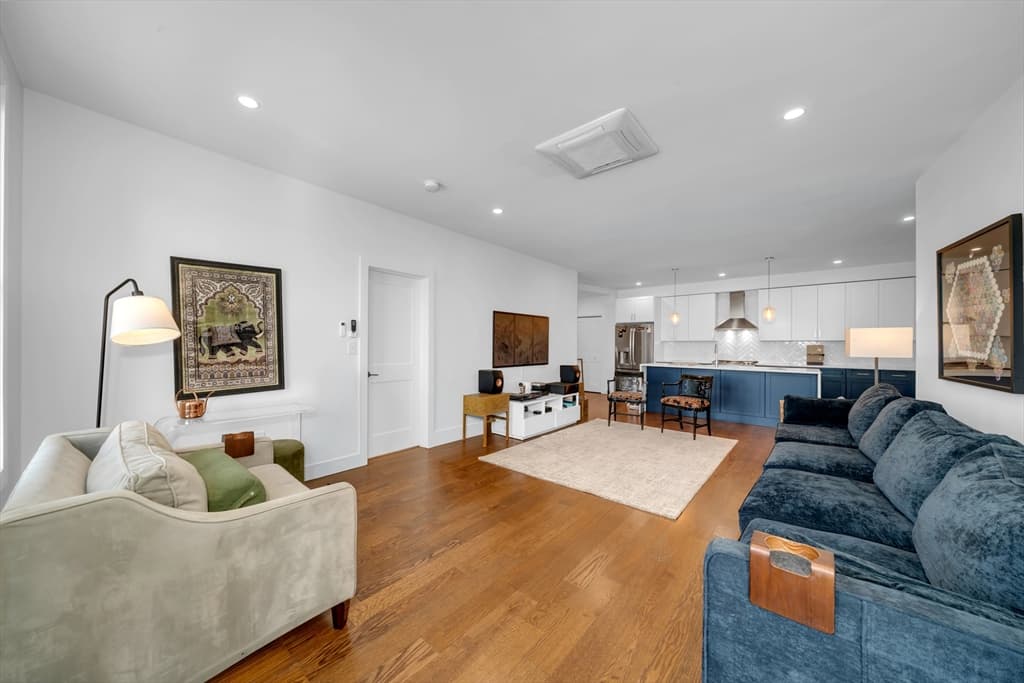 Condominium at 133 Boardman St, Boston MA 02128, Boston, photo 2 of 19