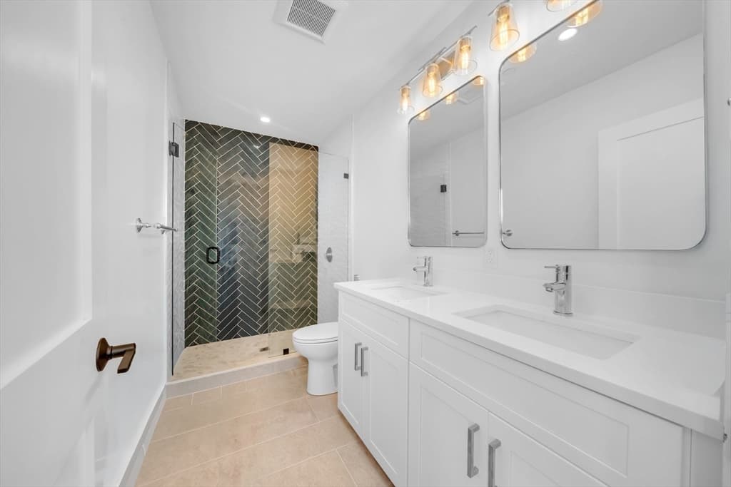 Condominium at 133 Boardman St, Boston MA 02128, Boston, photo 12 of 19