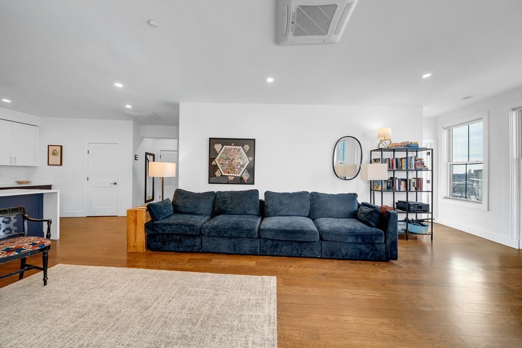 Condominium at 133 Boardman St, Boston MA 02128, Boston, photo 3 of 19