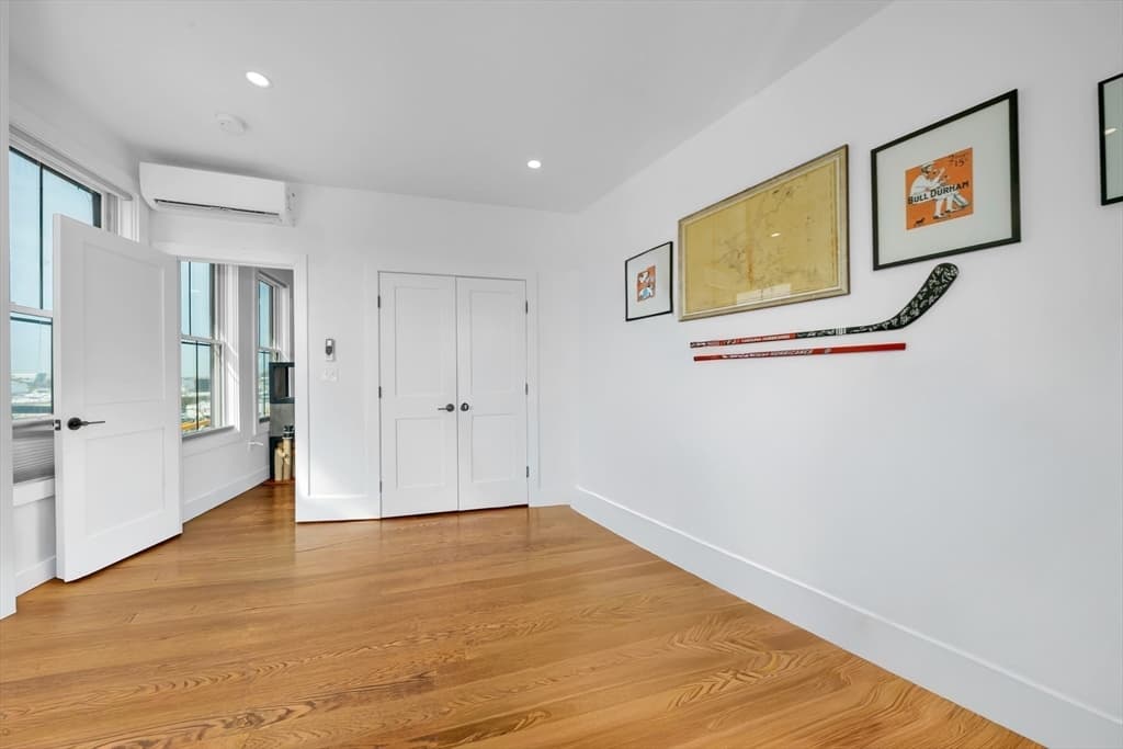 Condominium at 133 Boardman St, Boston MA 02128, Boston, photo 9 of 19