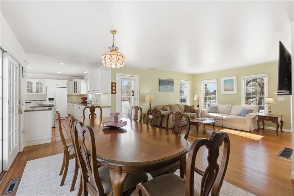 Single Family Residence at 32 Niagara Lane, Yarmouth MA 02673, photo 12 of 40