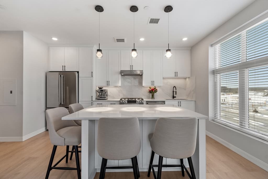 18 Artisan Drive # 401, Salem NH 03079