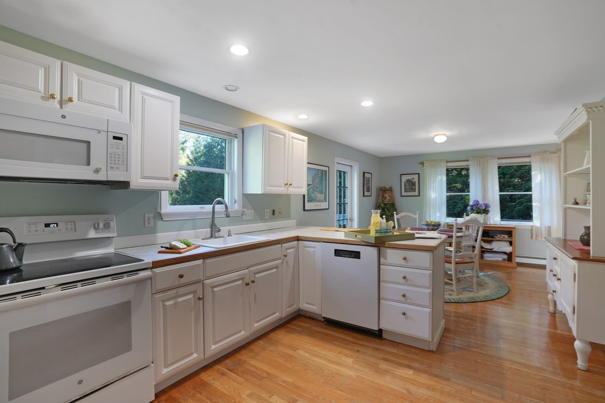 Single Family Residence at 22 Old Lighthouse Road, Tisbury MA 02568, photo 7 of 30