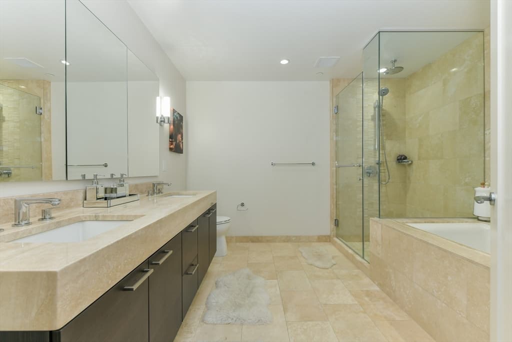 Condominium at 1 Franklin St # 1607, Boston MA 02110, photo 7 of 16