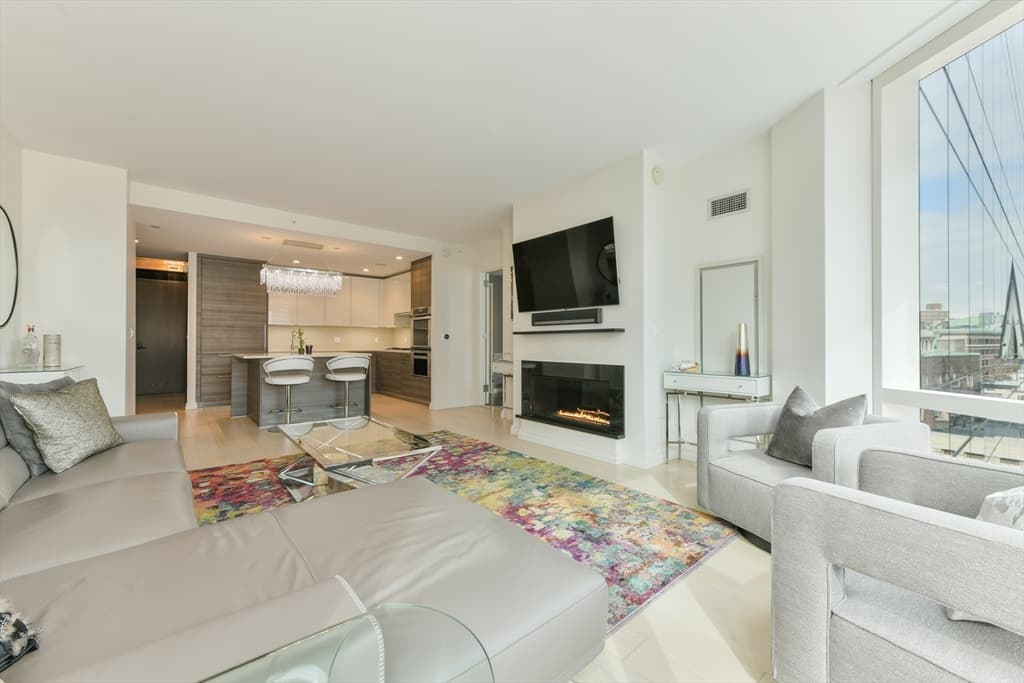 Condominium at 1 Franklin St # 1607, Boston MA 02110, photo 4 of 16