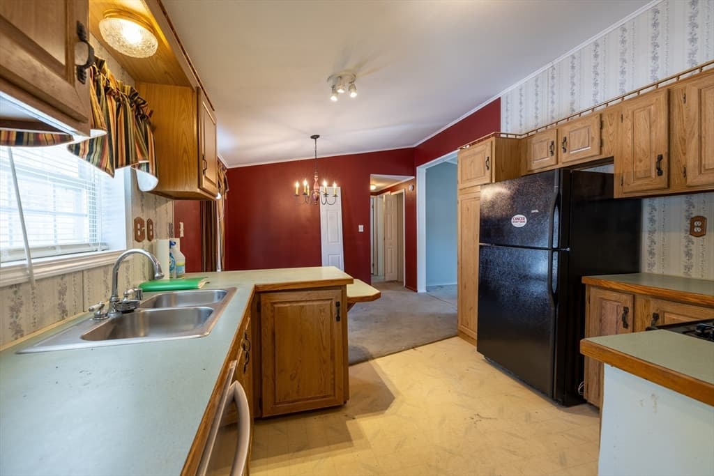 Single Family Residence at 21 Fox Run, Brookfield MA 01506, Brookfield, photo 5 of 26