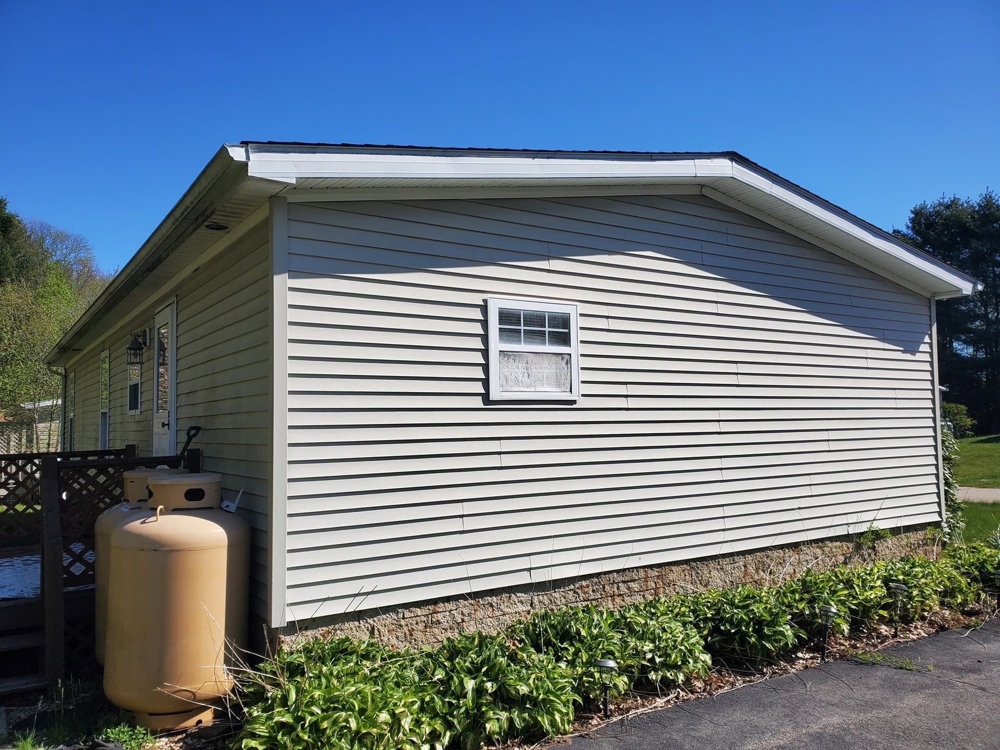 Mobile Home at 21 Fox Run, Brookfield MA 01506, Brookfield, photo 4 of 25