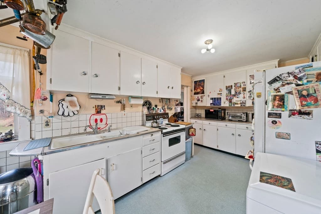Single Family Residence at 14 Russell Ave, Plymouth MA 02360, Plymouth, photo 11 of 19