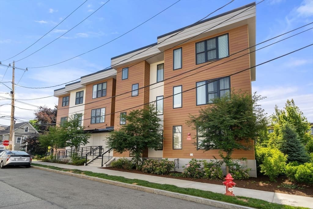 68 Los Angeles, Newton MA 02458