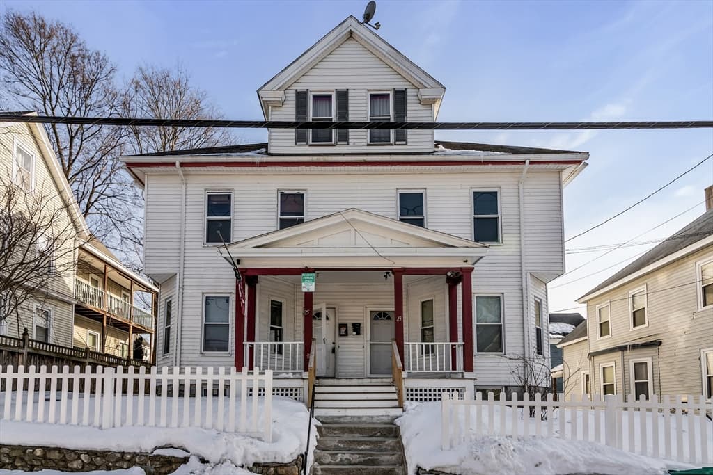 23 18th St, Lowell MA 01850