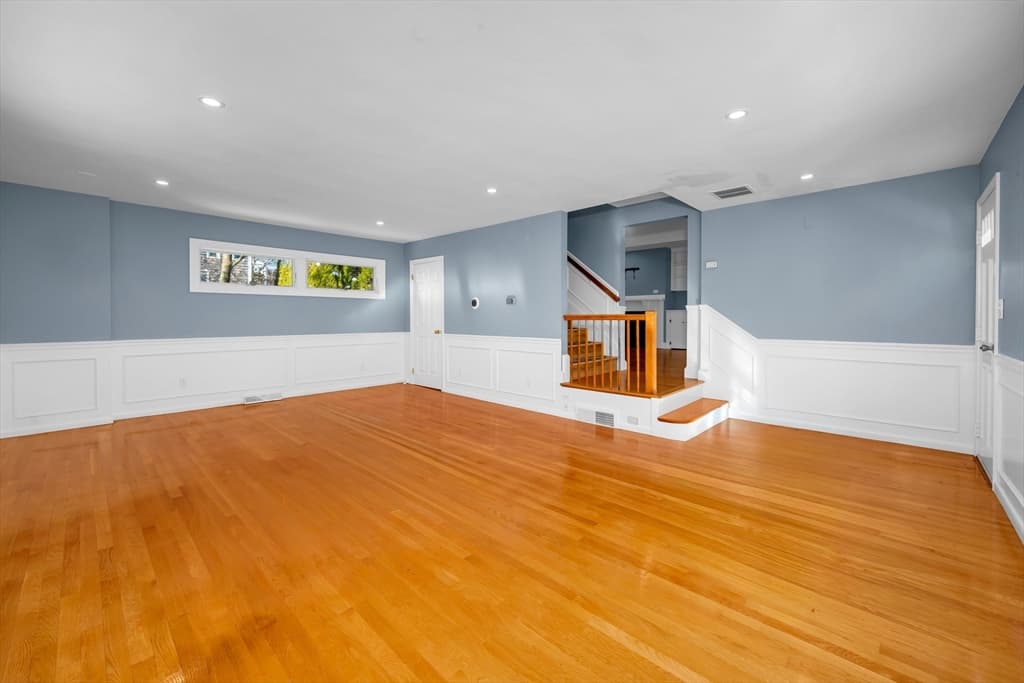 Condominium at 6 Smith Ln # 6, Manchester MA 01944, Manchester, photo 16 of 32