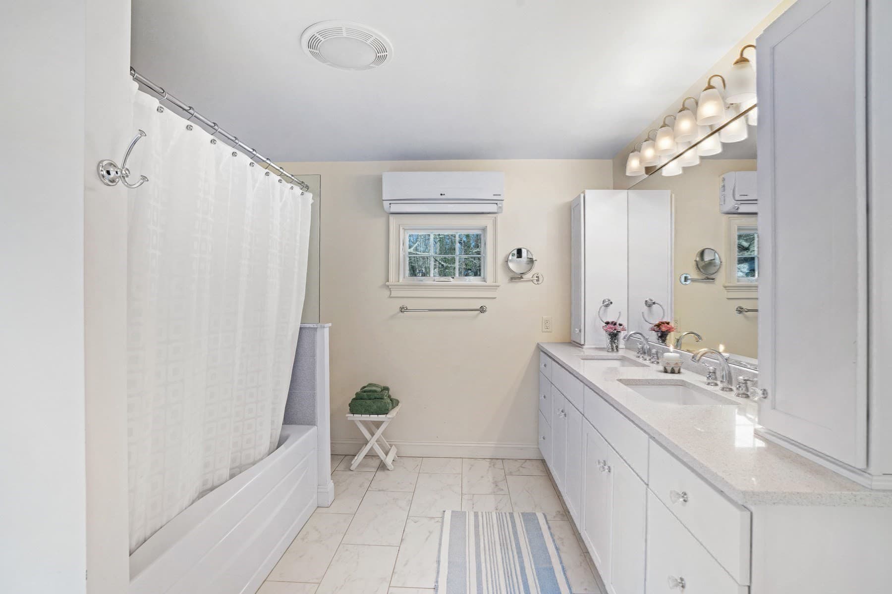 Single Family Residence at 16 Frog Hollow, Tisbury MA 02557, photo 17 of 27
