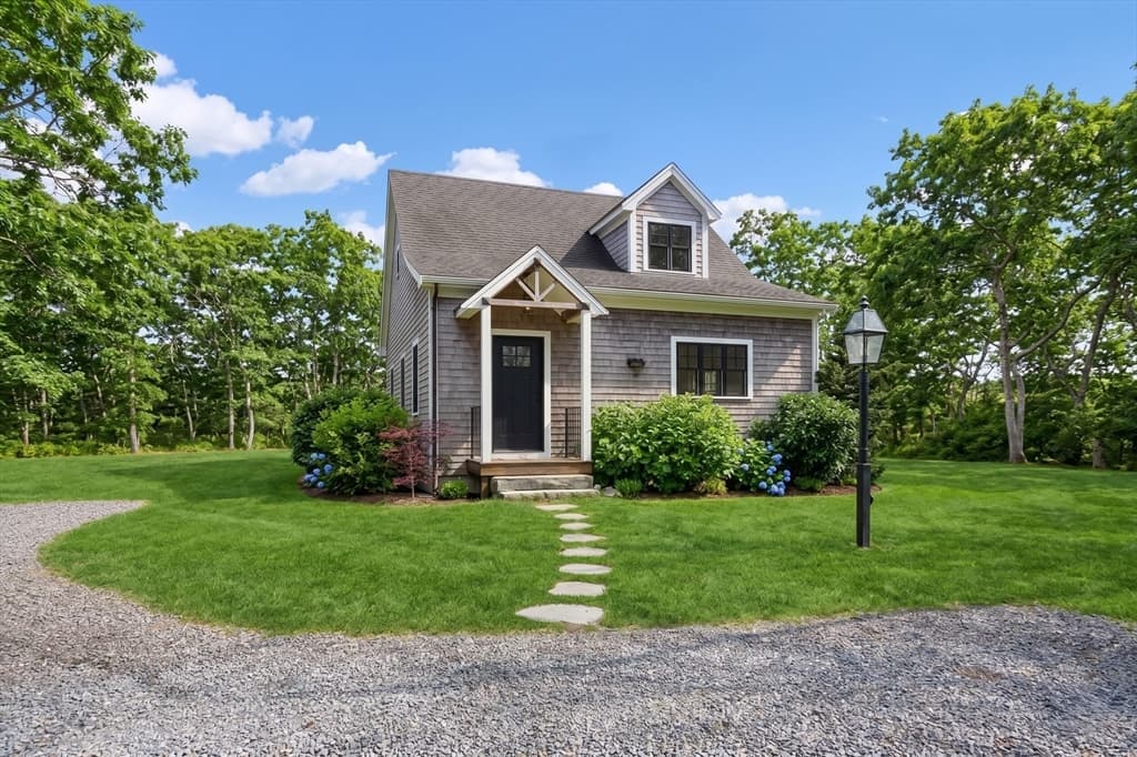114 Meetinghouse Way, Edgartown MA 02539