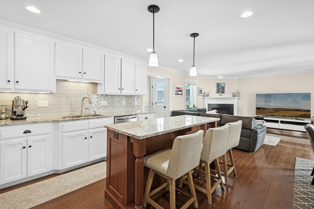 Condominium at 80 Pleasant Street # 80, Medfield MA 02052, Medfield, photo 11 of 32