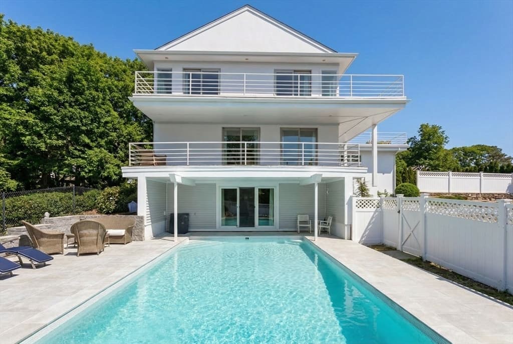 44 Seabury Point Rd, Duxbury MA 02332
