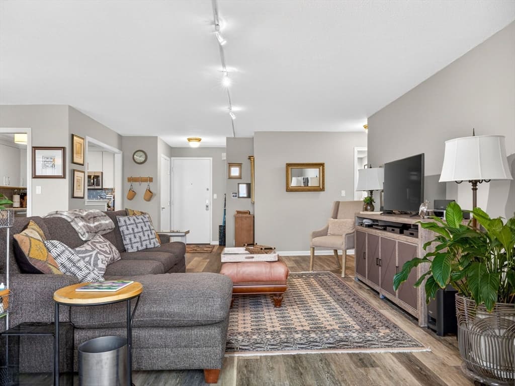 Condominium at 280 Boylston St # 713, Newton MA 02467, Newton, photo 3 of 22
