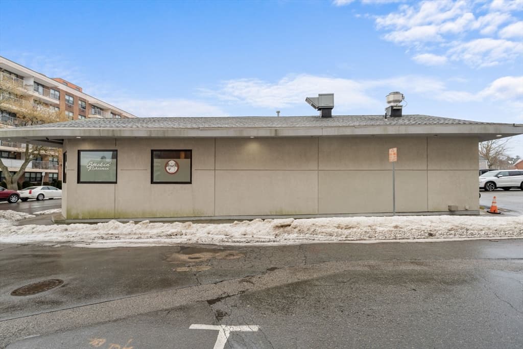 289 Acushnet Ave, New Bedford MA 02740 photo 4