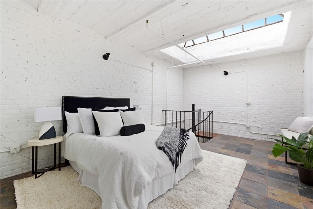 Condominium at 121-123 Beach St # 803, Boston MA 02111, photo 16 of 30