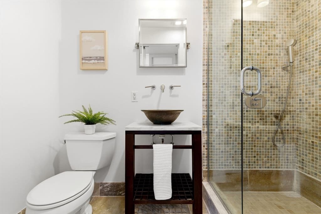 Condominium at 121-123 Beach St # 803, Boston MA 02111, photo 18 of 30