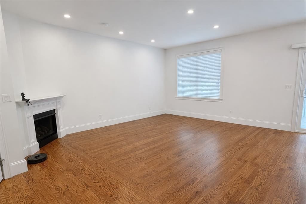 Condominium at 47 Blake # 47, Newton MA 02460, Newton, photo 6 of 9
