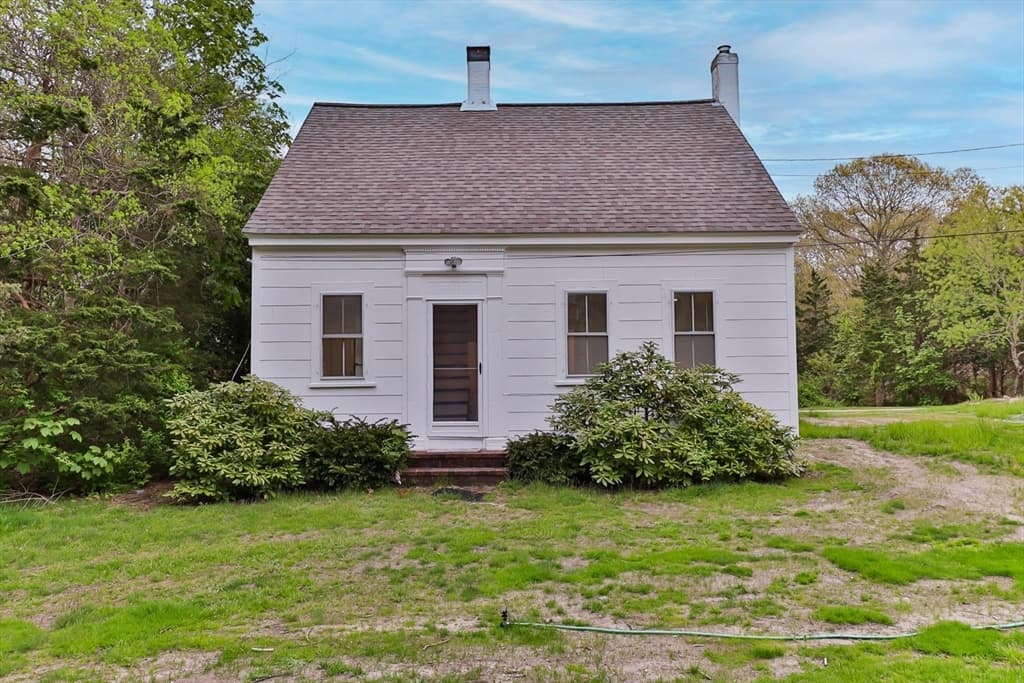 Single Family Residence at 194 Main St, Dennis MA 02638, photo 2 of 20