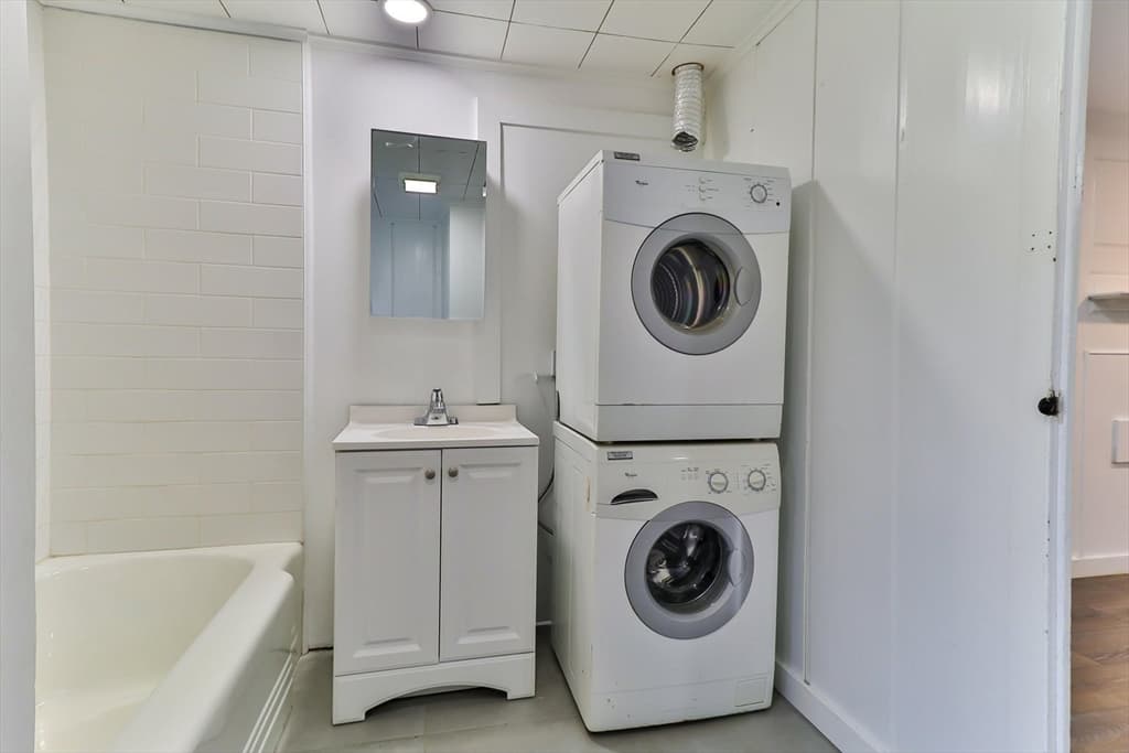 Single Family Residence at 194 Main St, Dennis MA 02638, photo 9 of 20